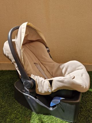 Carricoche clásica beige