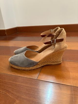Alpargatas cuña ante gris
