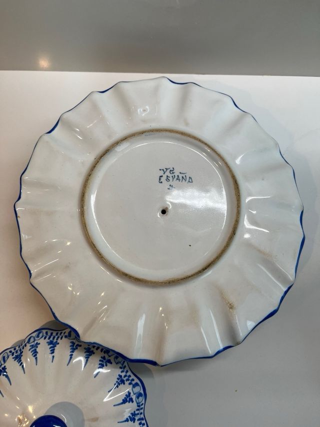 Recipiente cerámico antiguo azul y blanco