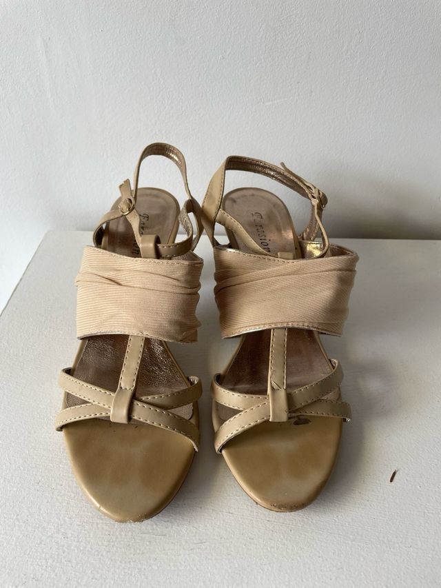 Sandalias beige Carlos Reula - Talla 38