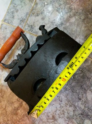 Plancha antigua hierro fundido y madera.