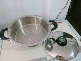 ,.OLLA AMC 2,300 litros 28C. DIAM.X 7C. ALTA