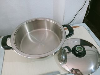 ,.OLLA AMC 2,300 litros 28C. DIAM.X 7C. ALTA