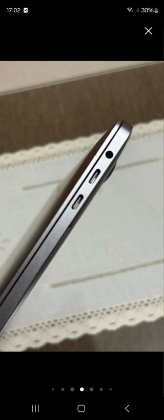 MacBook Pro 15" Touch Bar - airpods pro 2 