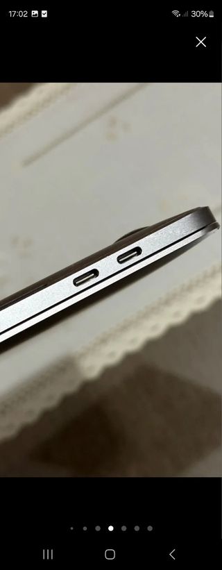 MacBook Pro 15" Touch Bar - airpods pro 2 