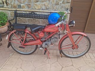 Moto Guzzi Hispania 65cc roja