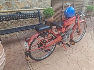 Moto Guzzi Hispania 65cc roja