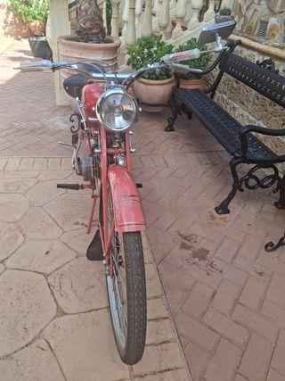 Moto Guzzi Hispania 65cc roja