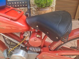 Moto Guzzi Hispania 65cc roja