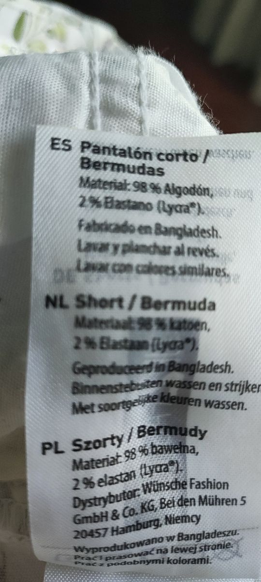 Bermudas flores - blancas y moradas