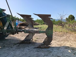 Arado bisurco tractor - 2 cuerpos
