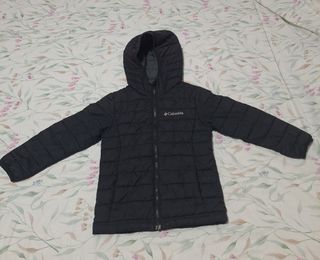 Chaqueta Niño Columbia negra con capucha 4-5 años