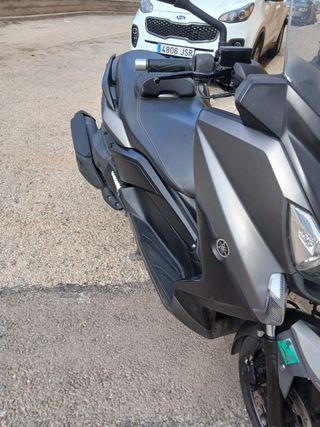 Yamaha XMAX 400 - Scooter