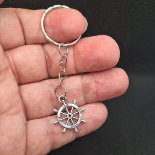 Portachiavi timone: regalo romantico comandante