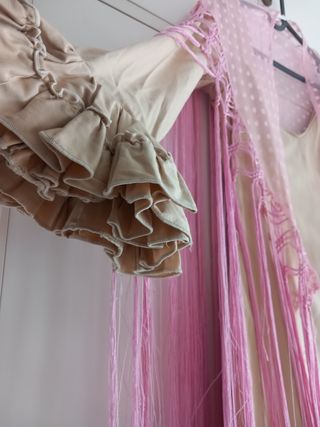 Traje Flamenca Rocío Martín beige y rosa