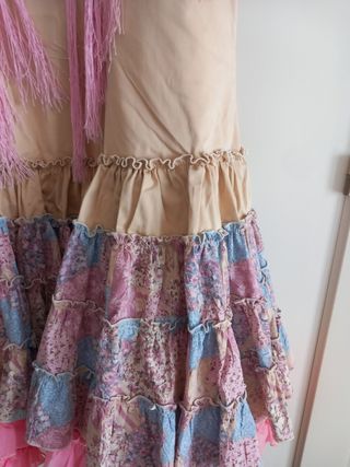 Traje Flamenca Rocío Martín beige y rosa