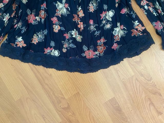 Blusa floral negra Hollister
