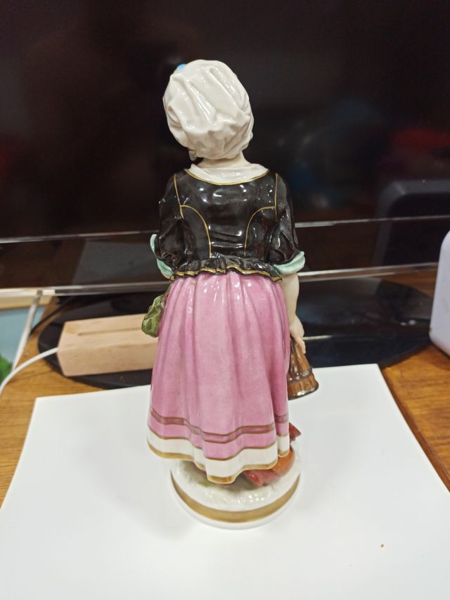 Figura porcelana mujer vintage 26 cm