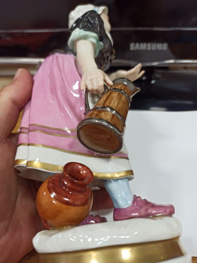 Figura porcelana mujer vintage 26 cm