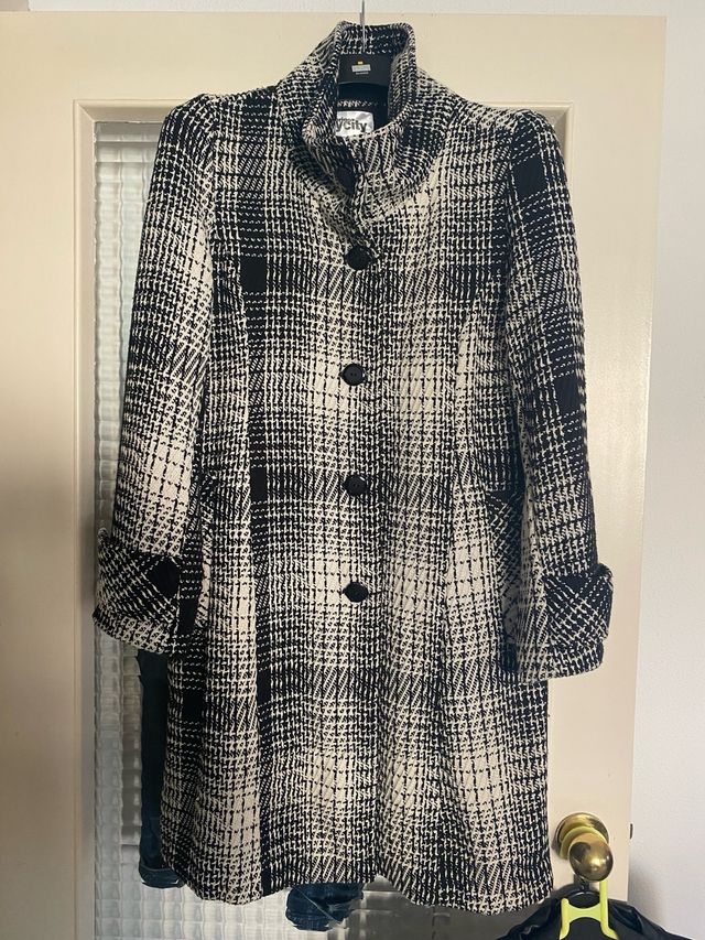 Abrigo NYCity blanco y negro