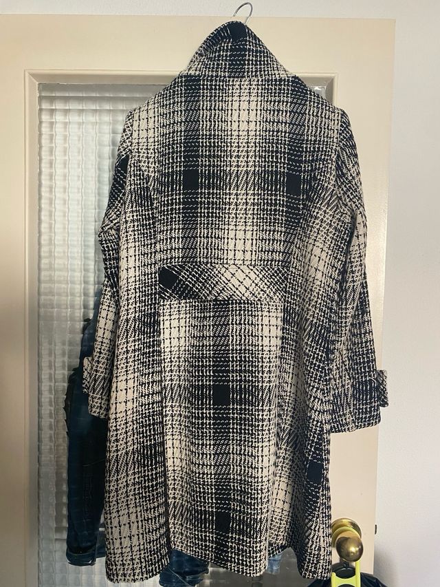 Abrigo NYCity blanco y negro