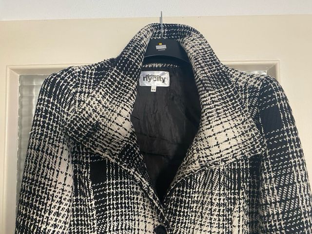 Abrigo NYCity blanco y negro