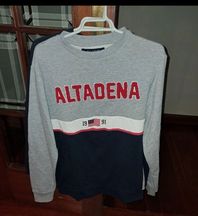 Sudaderas azul de Ellese y gris de Pull&Bear