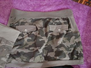 3 gonne corte: 2 mimetiche, 1 nera