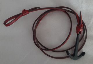 Pulsera ancla negra - cuero rojo