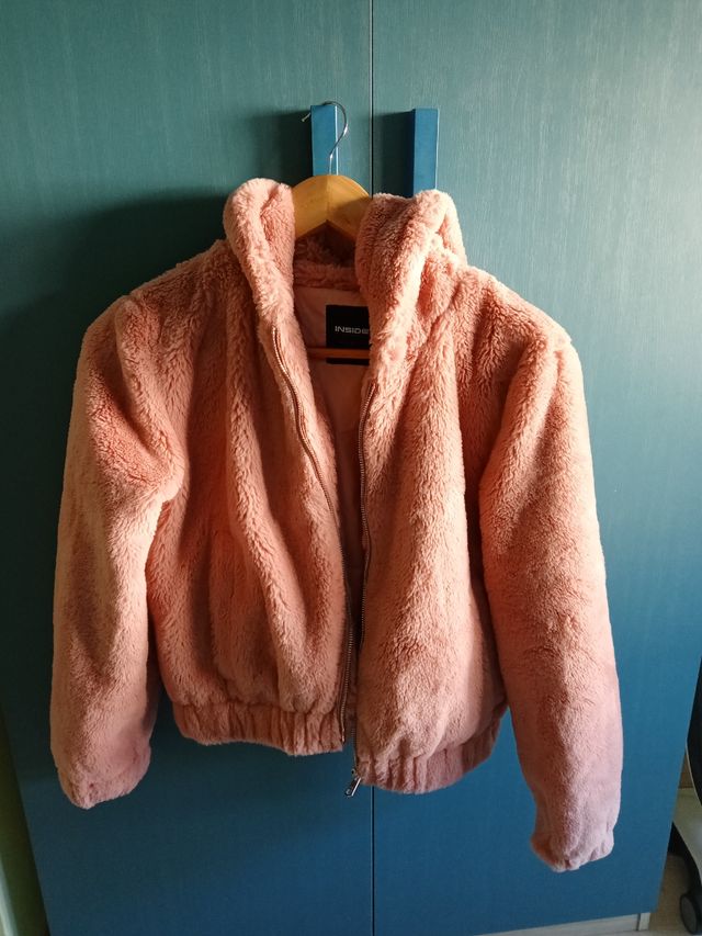 Abrigos rosa y negro