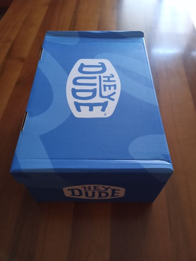 Scatola vuota Hey Dude e forme