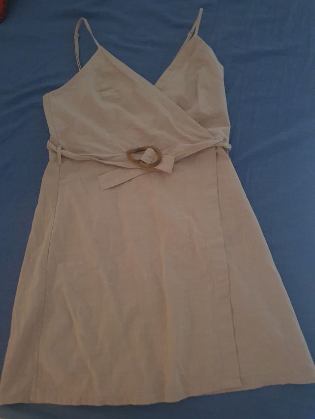 Vestido beige cruzado