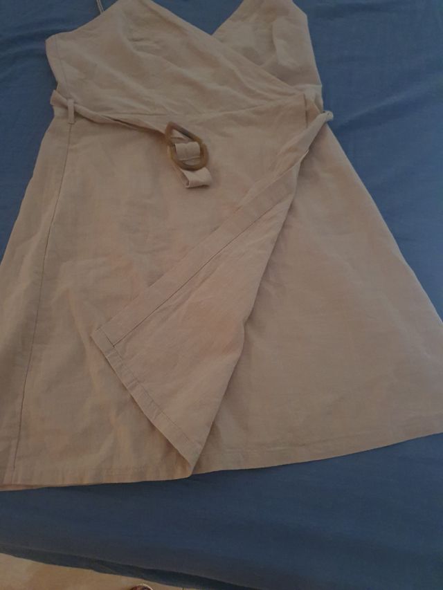 Vestido beige cruzado