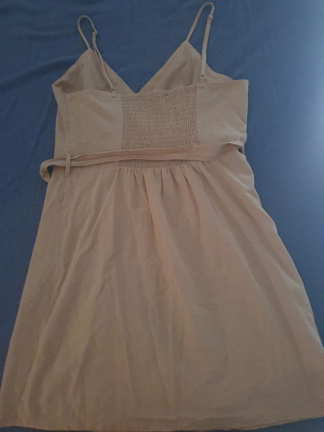 Vestido beige cruzado