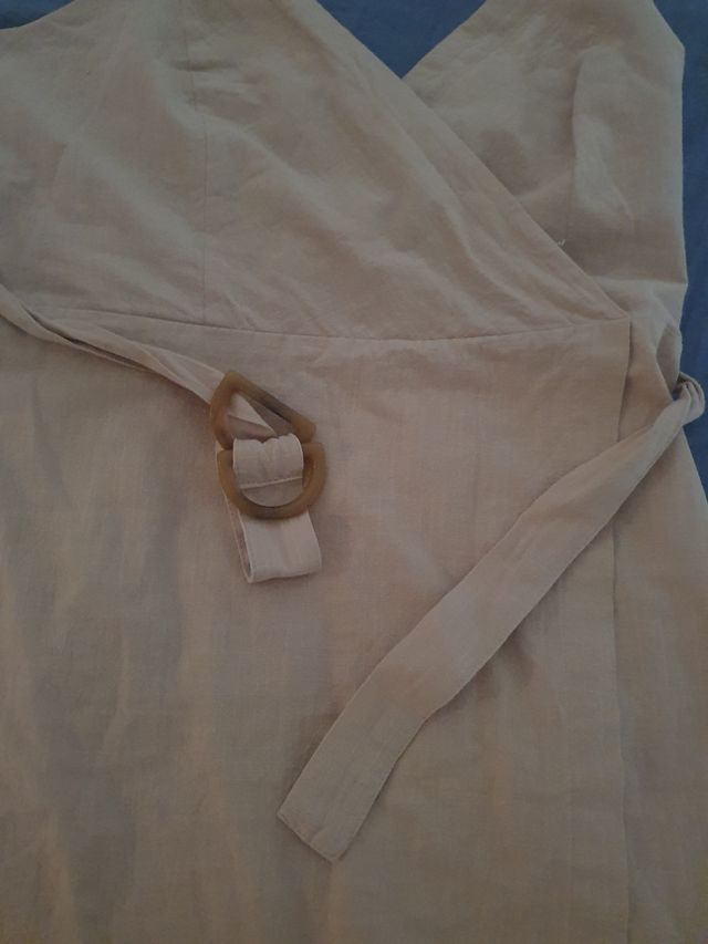 Vestido beige cruzado