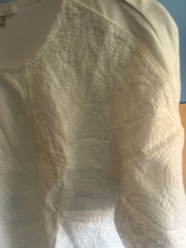 Camiseta blanca bordada, talla L
