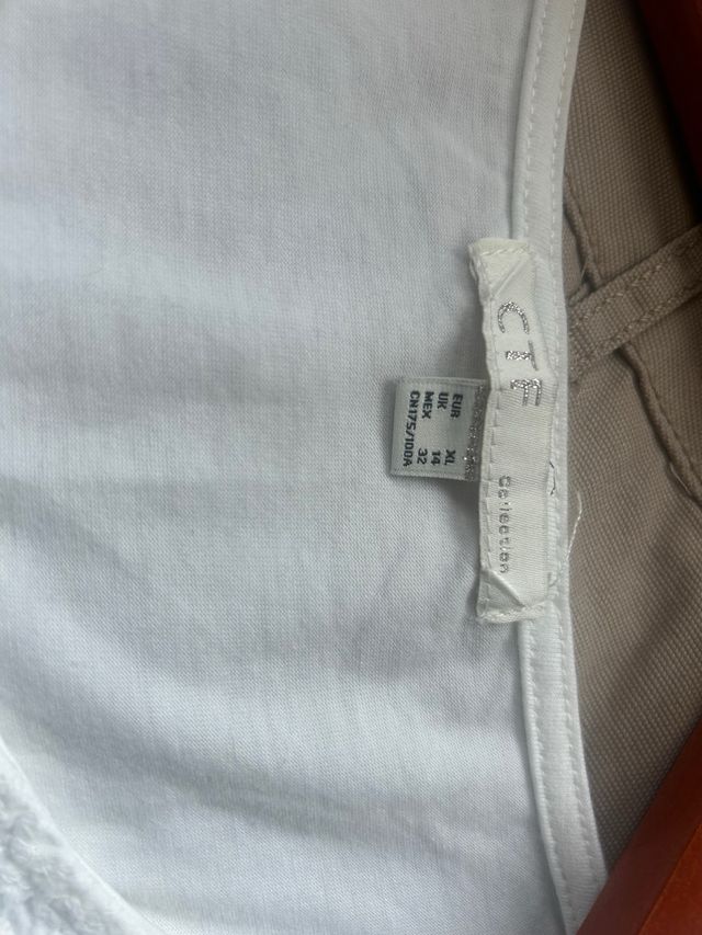 Camiseta blanca bordada, talla L