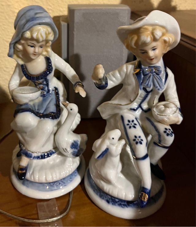 Pareja figuras porcelana azul-blanco