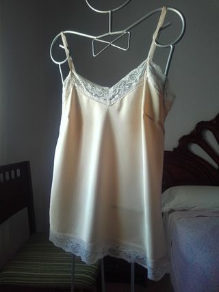Top beige de encaje