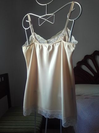 Top beige de encaje