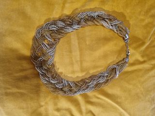 Collar dorado y plateado trenzado