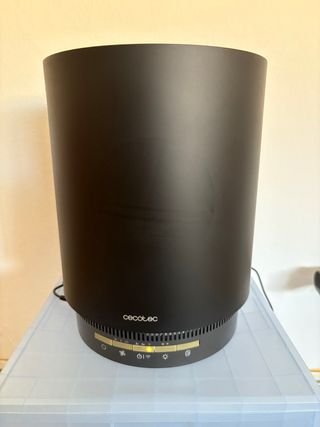 Purificador de aire Cecotec bajo consumo.