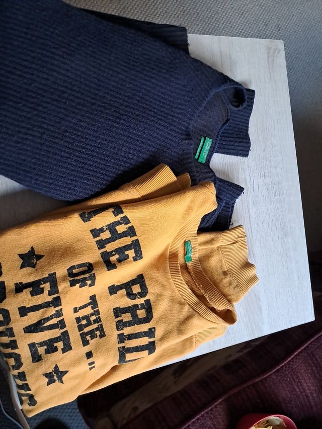 2 Jerséis - Azul y Amarillo de la marca Benetton 