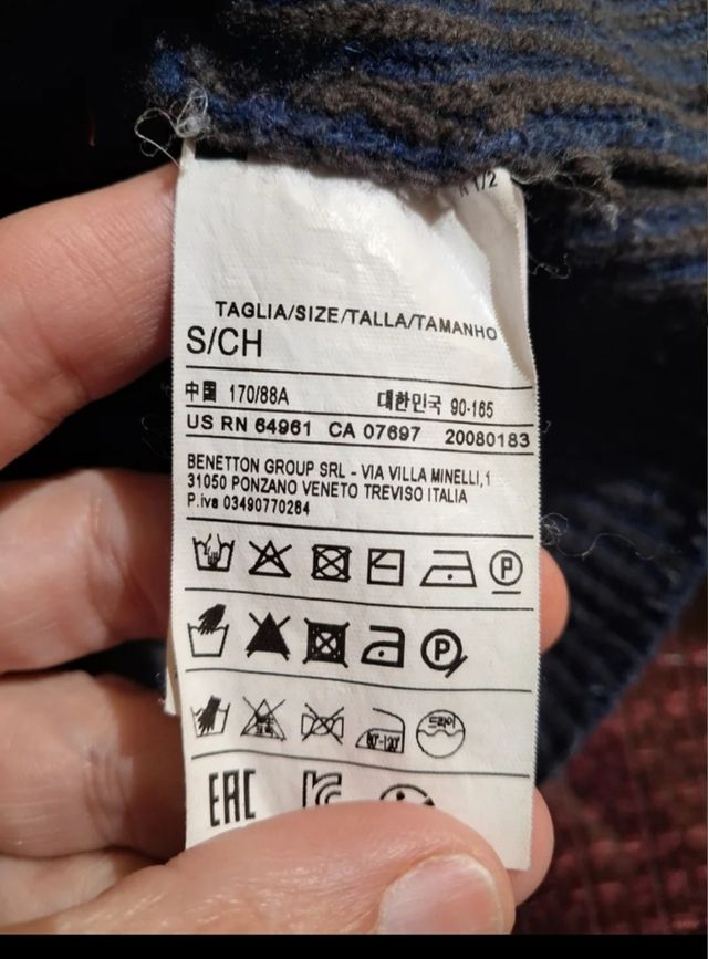 2 Jerséis - Azul y Amarillo de la marca Benetton 