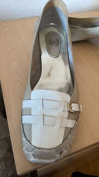 Zapatos El Cuco beige y blanco