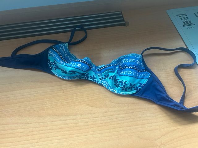 Bikini azul indigo .Baño