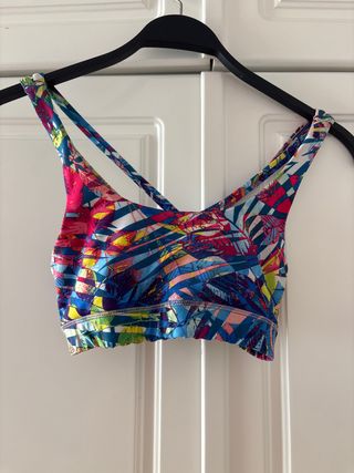 Top deportivo multicolor
