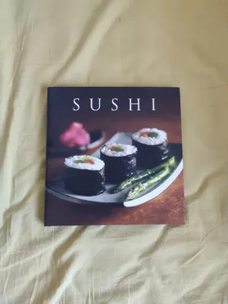 Dos libros de Sushi con recetas japonesas