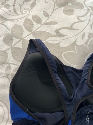 Sujetador deportivo azul y negro