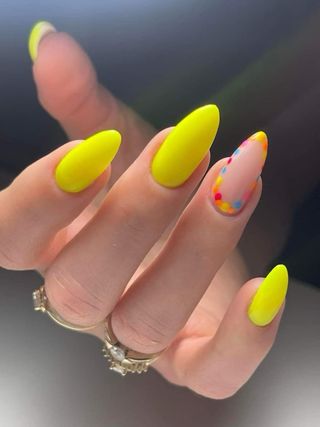 Uñas acrigel y esmalte semipermanente